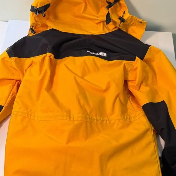 The North Face Yellow and Black Jacket with removeable fleece liner - Picture 6 of 15